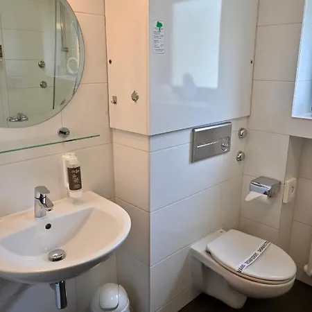 Am Rupertuspark 3*