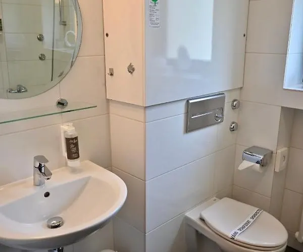 Am Rupertuspark 3*